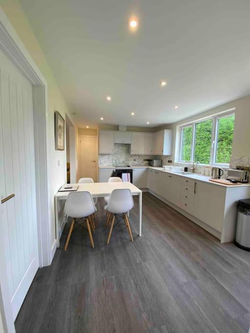 Larks Leaze Lodge, Steeple Ashton, Wiltshire 트로브리지 외부 사진