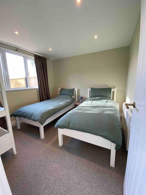 Larks Leaze Lodge, Steeple Ashton, Wiltshire 트로브리지 외부 사진