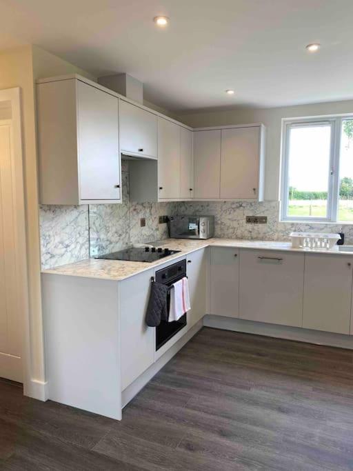 Larks Leaze Lodge, Steeple Ashton, Wiltshire 트로브리지 외부 사진