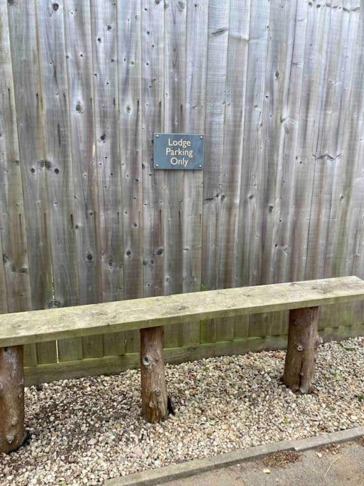 Larks Leaze Lodge, Steeple Ashton, Wiltshire 트로브리지 외부 사진