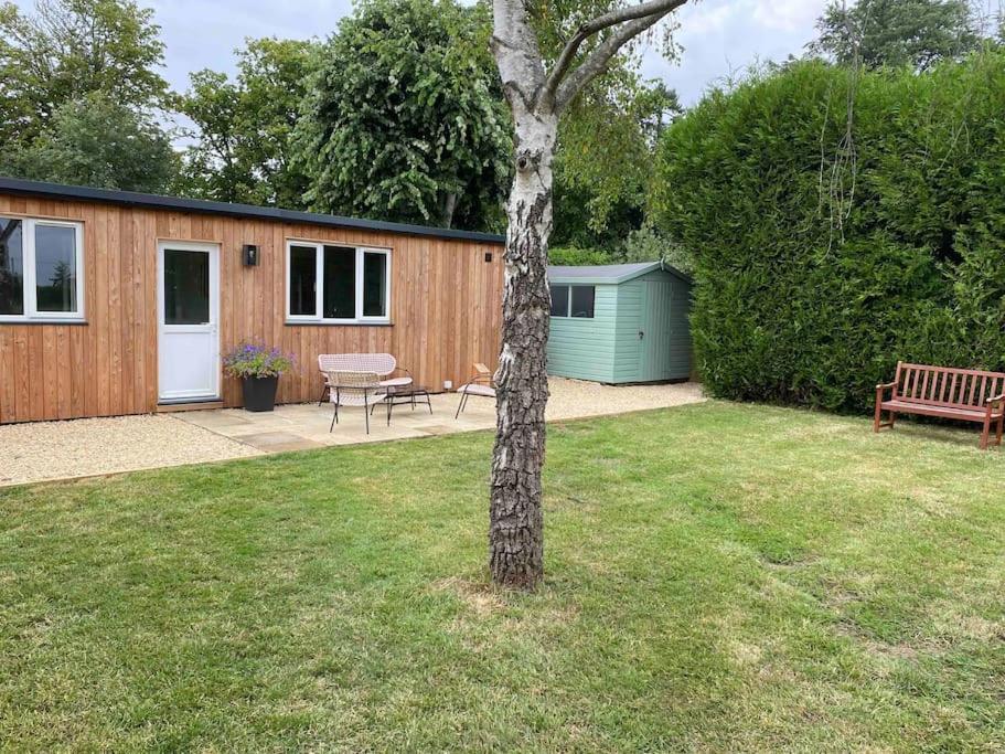 Larks Leaze Lodge, Steeple Ashton, Wiltshire 트로브리지 외부 사진